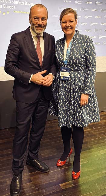 Maureen Sperling und Manfred Weber bei der Aufstellungsversammlung der CSU Europaliste (Foto: Stefan Scheuerer)