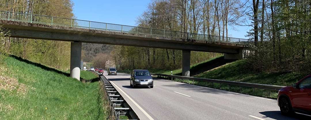 Das Staatliche Bauamt Landshut saniert ab Montag die Brücke über die B 16 bei Reißing. (Foto: Tobias Nagler/Staatliches Bauamt Landshut)