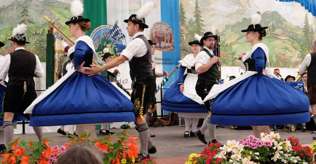 Musi und Tanz beim KultHafen (Foto: Trachtenverband Donaugau)