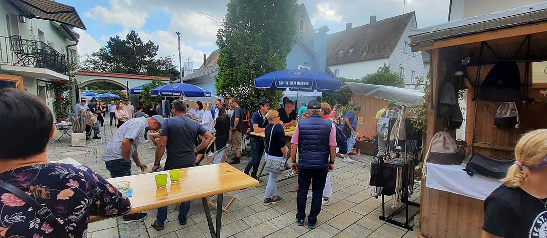 Kulinarik und Kunsthandwerk - 26 Marktstände bieten ein reichhaltiges Angebot - (Foto: Brigitte Haslach/Stadt Kelheim)