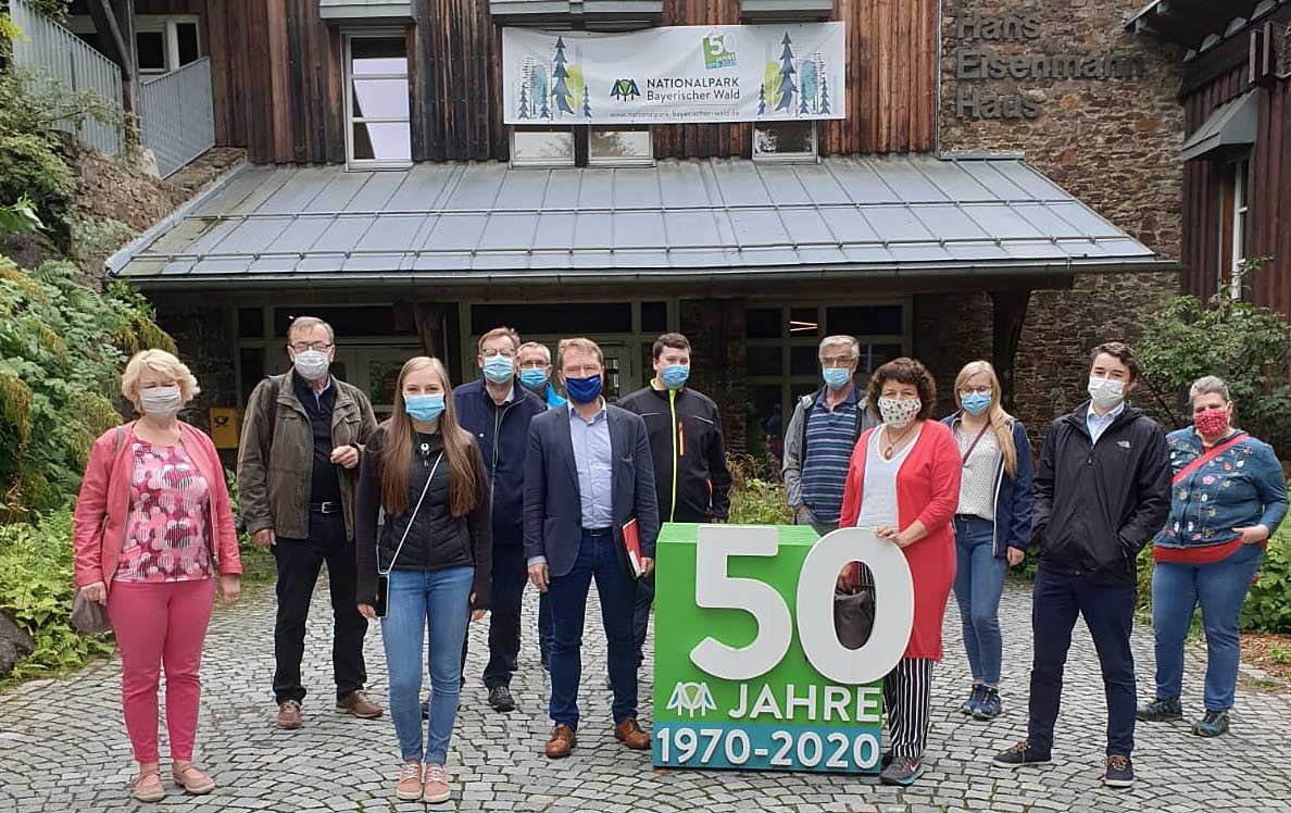 50 Jahre Nationalpark Bayerischer Wald - Die Teilnehmer der SPD-Tour vor dem 