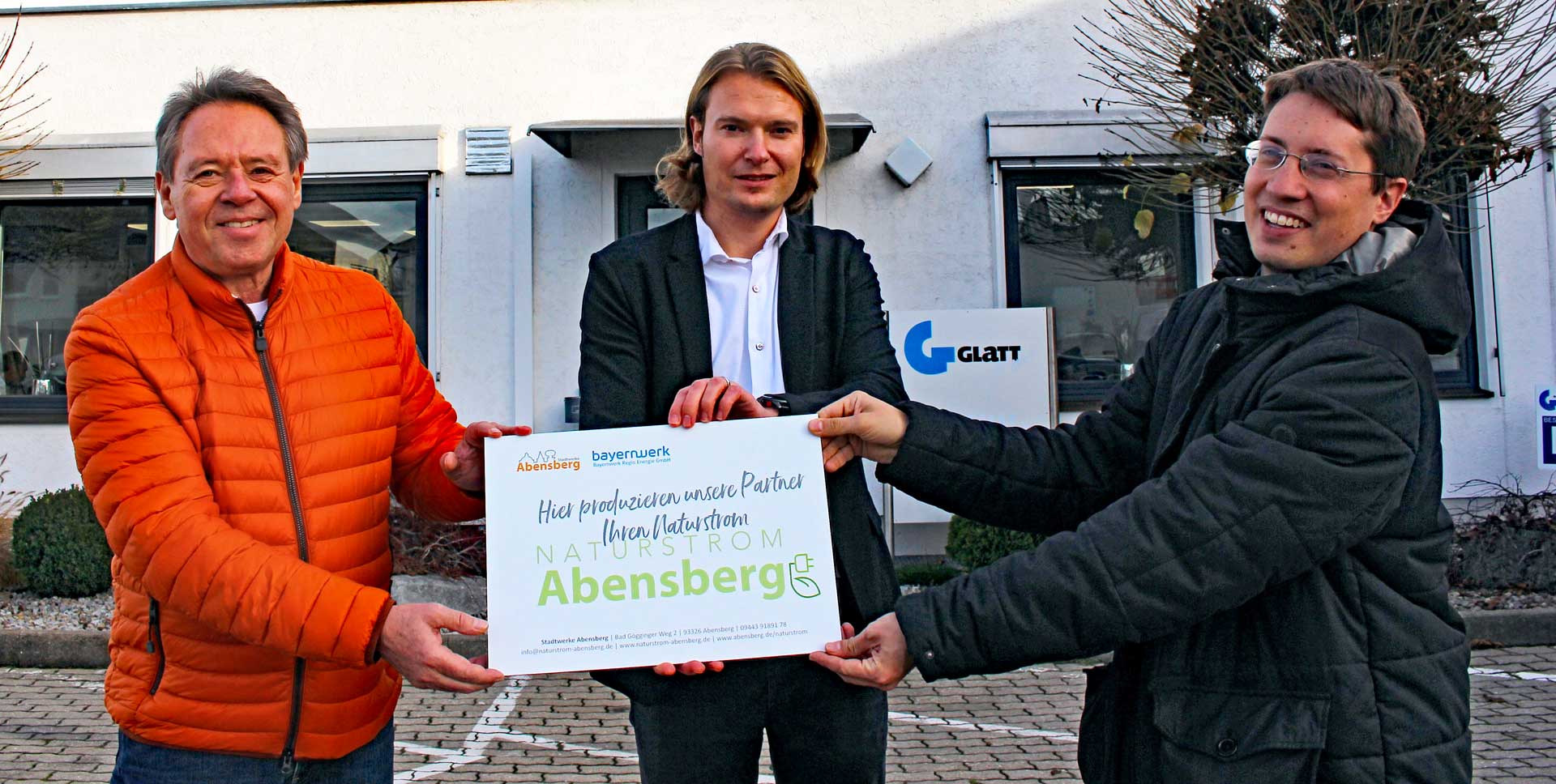 v.l.: Hans Schmid, Martin Dreßen und Dr. Rainer Reschmeier, der mit Schmid derzeit die Stadtwerke Abensberg leitet (Foto: Ingo Knott/Stadt Abensberg)
