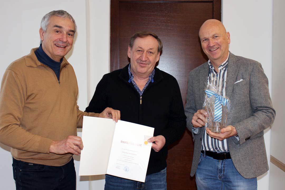 v.l.: Franz Piendl, Paul Schretzlmeier und Dr. Uwe Brandl (Foto: Ingo Knott/Stadt Abensberg)