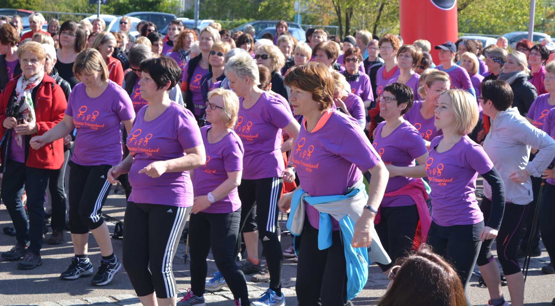 Ladys, auf gehts zum 7. Frauenlauf (Foto: Gabi Schmid/Landratsamt Kelheim)