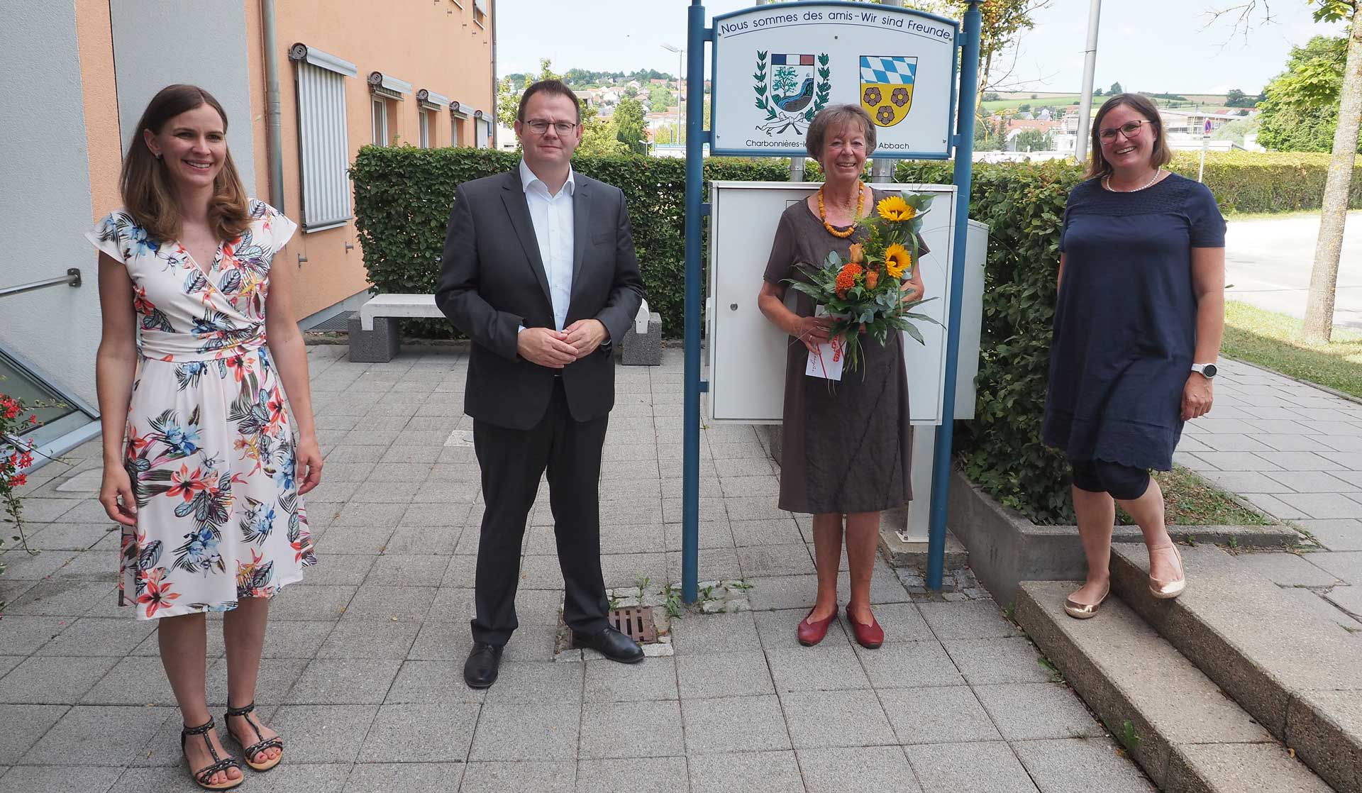 v.l.: CSU-Markträtin Stefanie Müller-Berger, Dr. Benedikt Grünewald -1. Bürgermeister von Bad Abbach, Monika Tamme sowie Nina Wolf - Vorsitzende des Partnerschaftskomitees (Foto: br-medienagentur)