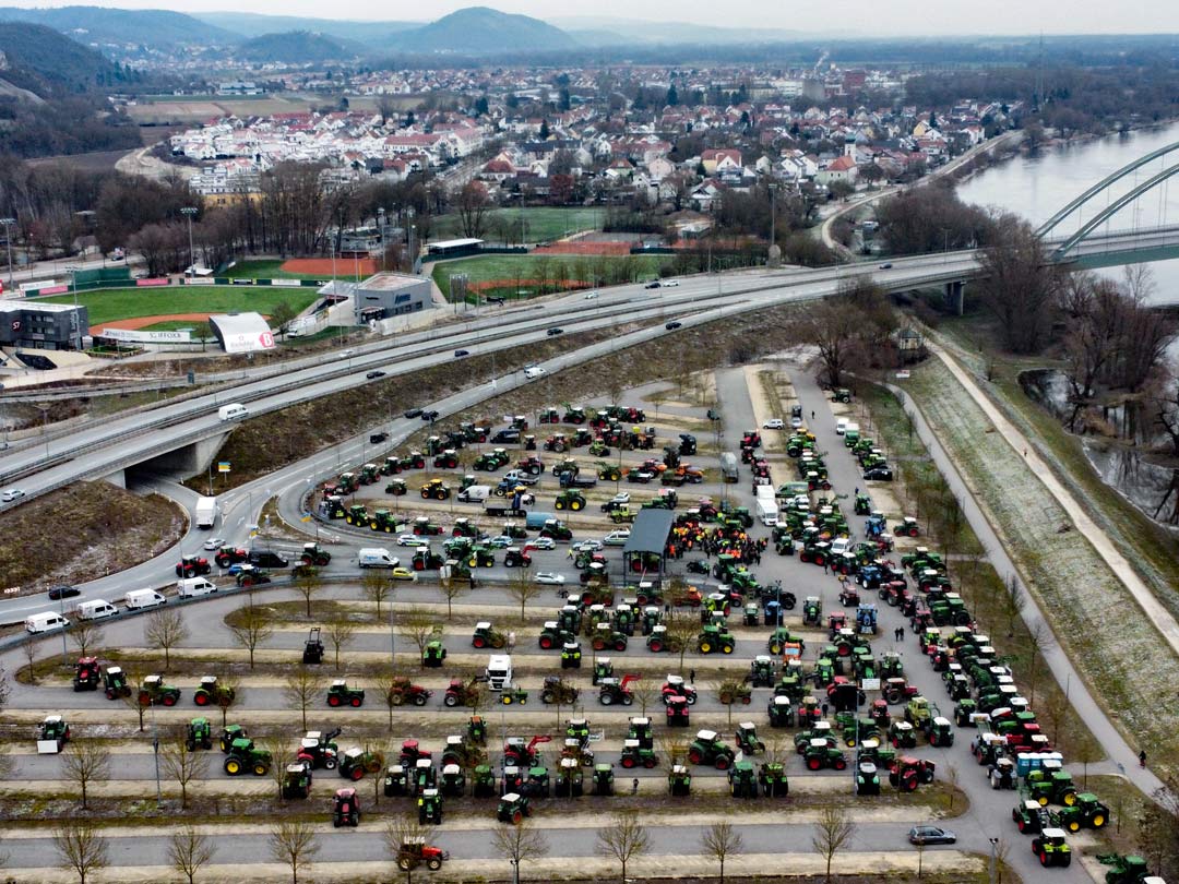 Sammelpunkt war der Parkplatz Donauarena (Foto: Andreas Schambeck/Bad Abbacher Kurier)