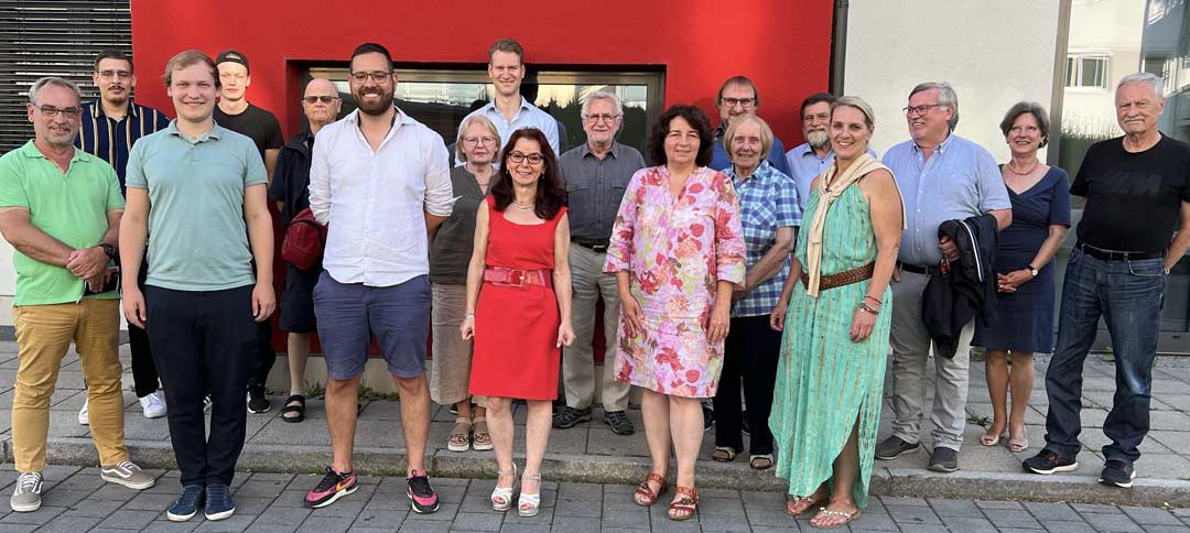 Bei der Mitgliederversammlung 2022 wurde Anja König (4. v.l.) zur Direktkandidatin der SPD für den Bezirkstag gewählt (Foto: SPD-Landshut)