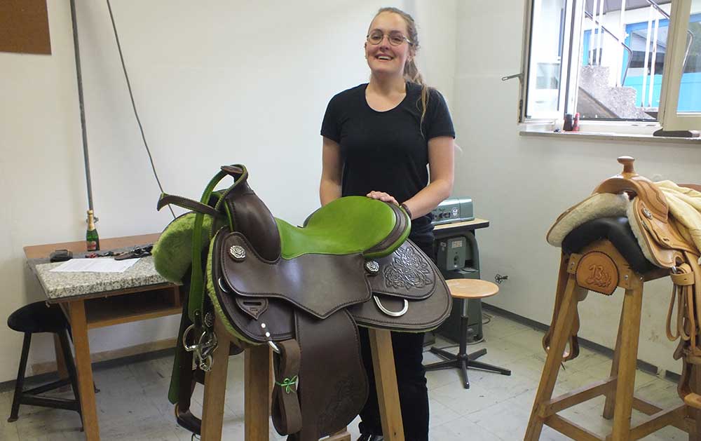 In der Fachrichtung Reitsportausrüstung brillierte Aileen Roos aus Rheinland-Pfalz mit einem Westernsattel. (Foto: Harald Freier)