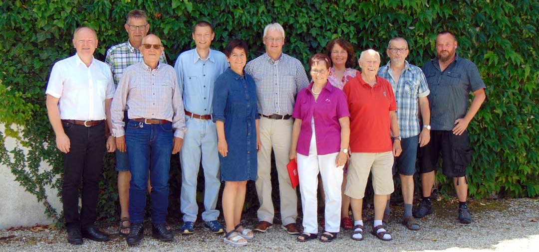 Die Vorstandschaft des SPD-Ortsvereins Eichendorf mit SPD-Landtagsabgeordneter Ruth Müller (3.v.r. - hintere Reihe) (Foto: SPD-Niederbayern)