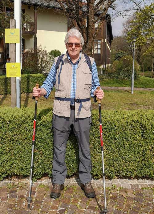 Franz Rösch ist zertifizierter Pilgerführer und begleitet die Wanderer auf einer Teilstrecke der Via Nova von Bad Gögging bis Staubing a.d.Donau. (Foto: TI Bad Gögging | Zitzelsberger)