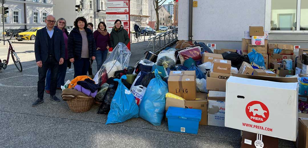 Spenden vor dem Landshuter Abgeordnetenbüro warten auf Abholung (Foto: SPD-Niederbayern)