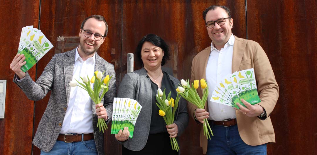 v.l.: Niklas Neumeyer, Melanie Schmid und Dr. Bernhard Resch (Foto: Ingo Knott/Stadt Abensberg)