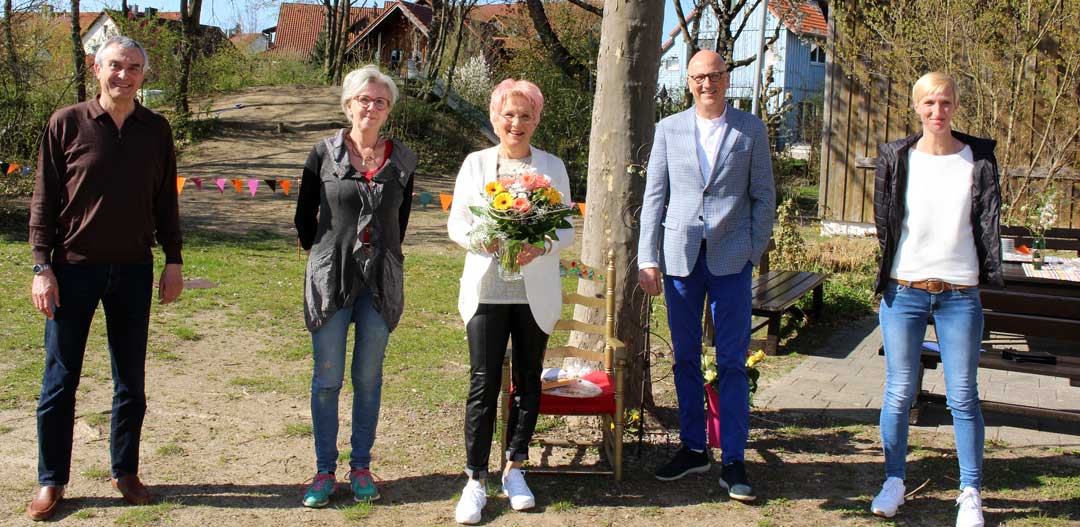 v.l.: Franz Piendl, Gabi Waltl, Marion Jäger, Dr. Uwe Brandl und Katrin Koller-Ferch zu sehen (Foto: Ingo Knott/Stadt Abensberg)