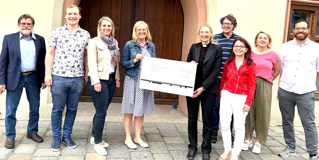 1.250 Euro Spende erhielt die Landshuter Tafel aus dem Benefizkonzert, das von der SPD-Landshut organisiert worden war (Foto: SPD-Landshut)