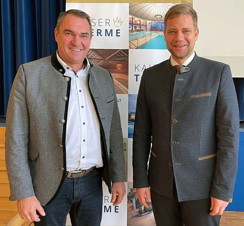 Bezirkstagspräsident Dr. Olaf Heinrich (rechts) hieß Bezirksrat Alfred Holzner im Zweckverband Bad Kurmittelhaus Bad Abbach willkommen. (Foto: Huber/Bezirk Niederbayern)