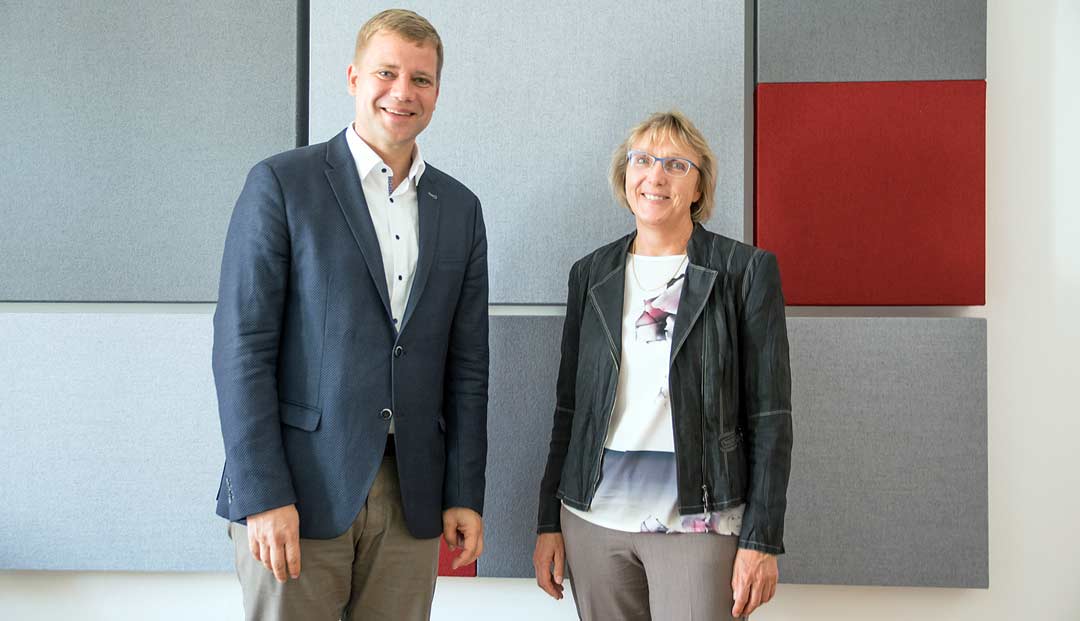 Bezirkstagspräsident Dr. Olaf Heinrich und Franziska von Krezmar  (Foto: Lang / Bezirk Niederbayern)