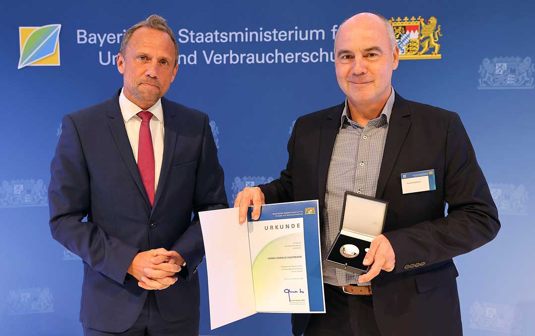 Oswald Kaufmann hat die Bayerische Staatsmedaille für besondere Verdienste um die Umwelt sowie den Verbraucherschutz erhalten (Foto: StMUV)