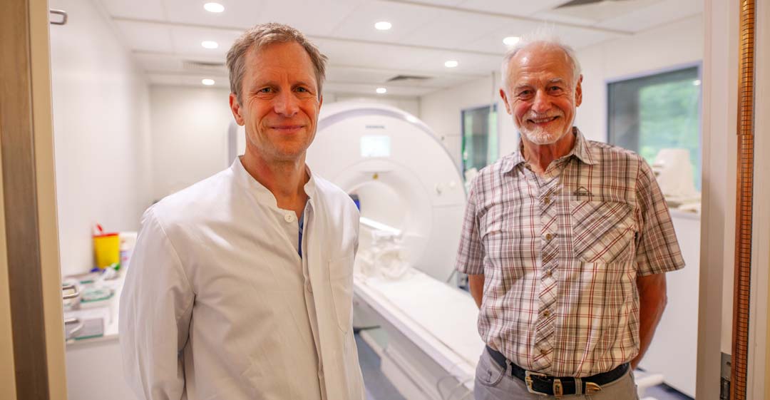 Dr. Peter Grein und Udo Trampert im MRT (Foto: Harald Heckl / ITK)
